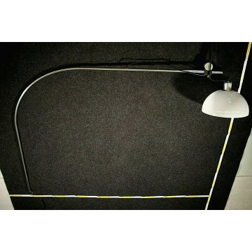 LAMPADA APPLIQUE A BRACCIO VINTAGE METALLO CROMATO PARALUME PLASTICA OPALINO '70