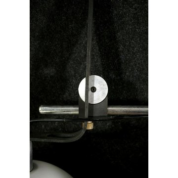 LAMPADA APPLIQUE A BRACCIO VINTAGE METALLO CROMATO PARALUME PLASTICA OPALINO '70