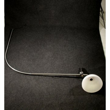 LAMPADA APPLIQUE A BRACCIO VINTAGE METALLO CROMATO PARALUME PLASTICA OPALINO '70