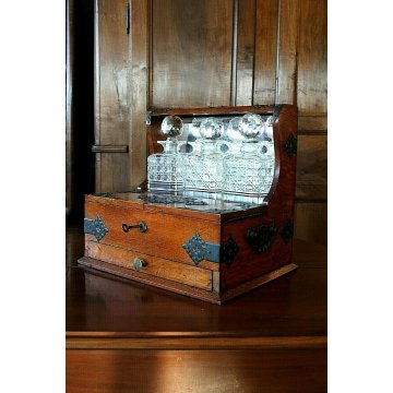 ANTICO MOBILETTO CASSETTA VIAGGIO PORTA LIQUORE ROVERE FERRO BATTUTO 3BOTT. '800