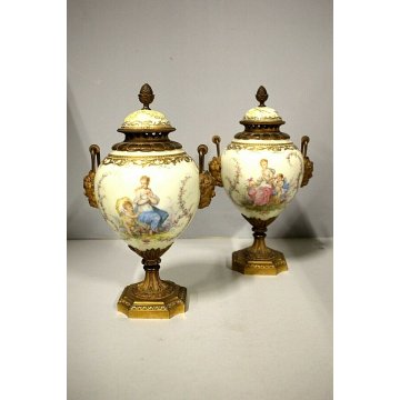 ANTICA COPPIA  VASI Sevres Limoges PORCELLANA BRONZO SCENA ROMANTICA DAME PUTTI 