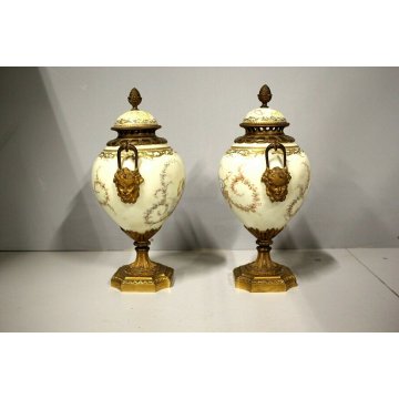 ANTICA COPPIA  VASI Sevres Limoges PORCELLANA BRONZO SCENA ROMANTICA DAME PUTTI 