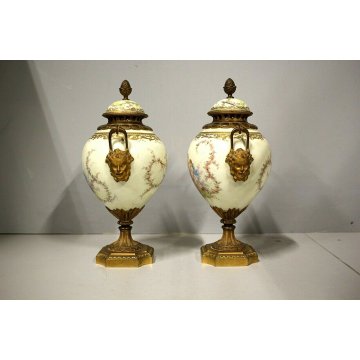 ANTICA COPPIA  VASI Sevres Limoges PORCELLANA BRONZO SCENA ROMANTICA DAME PUTTI 