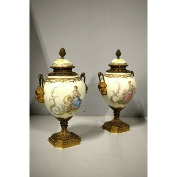 ANTICA COPPIA  VASI Sevres Limoges PORCELLANA BRONZO SCENA ROMANTICA DAME PUTTI 