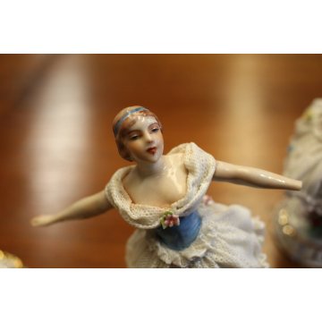LOTTO n°3 SCULTURE L. Fabris PORCELLANA POLICROMA FIORAIA BALLERINA ROCAILLE 