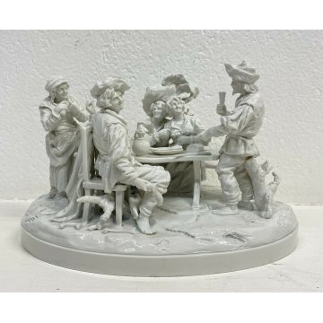 ANTICA GRANDE SCULTURA CERAMICA BIANCA CAPODIMONTE GRUPPO AMICI ANNI 40 TAVOLO