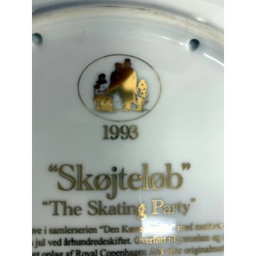PIATTO ROYAL COPENHAGEN 1993 SKOJTELOB " The Skating Party " CERAMICA COLLECTION