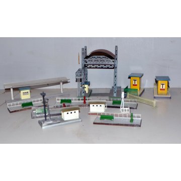 diorama 12 pz fem F E M FERROVIE plastico panchina semaforo pensilina casa latta