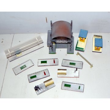 diorama 12 pz fem F E M FERROVIE plastico panchina semaforo pensilina casa latta