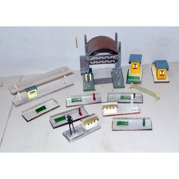 diorama 12 pz fem F E M FERROVIE plastico panchina semaforo pensilina casa latta