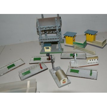 diorama 12 pz fem F E M FERROVIE plastico panchina semaforo pensilina casa latta