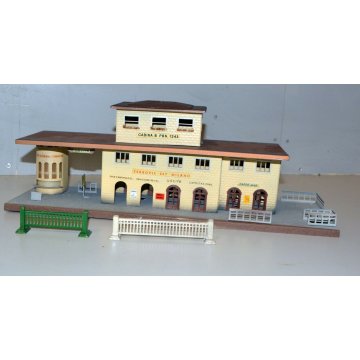 TRENO fem F E M DIORAMA  FERROVIE EST MILANO PUBBLICITARIO STAZIONE TABACCHI BAR