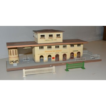 TRENO fem F E M DIORAMA  FERROVIE EST MILANO PUBBLICITARIO STAZIONE TABACCHI BAR