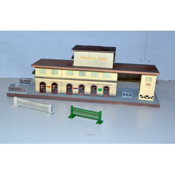 TRENO fem F E M DIORAMA  FERROVIE EST MILANO PUBBLICITARIO STAZIONE TABACCHI BAR