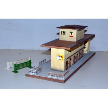 TRENO fem F E M DIORAMA  FERROVIE EST MILANO PUBBLICITARIO STAZIONE TABACCHI BAR