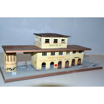 TRENO fem F E M DIORAMA  FERROVIE EST MILANO PUBBLICITARIO STAZIONE TABACCHI BAR