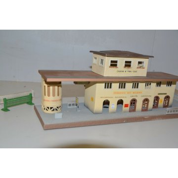 TRENO fem F E M DIORAMA  FERROVIE EST MILANO PUBBLICITARIO STAZIONE TABACCHI BAR