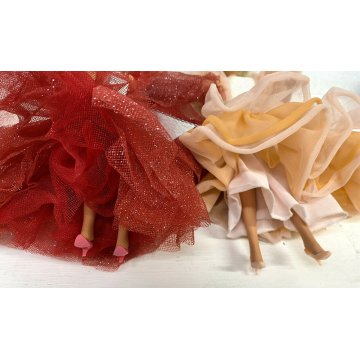 coppia BARBIE PEACHES 'N CREAM 1985 e HAPPY HOLIDAY MAGIA DELLE FESTE 1988 abiti