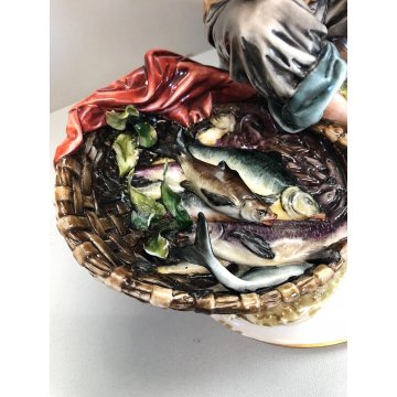 ANTICA SCULTURA CERAMICA Capodimonte PESCATORE PIPA CESTA PESCE ATTR. G. Cappé