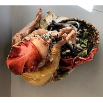 ANTICA SCULTURA CERAMICA Capodimonte PESCATORE PIPA CESTA PESCE ATTR. G. Cappé