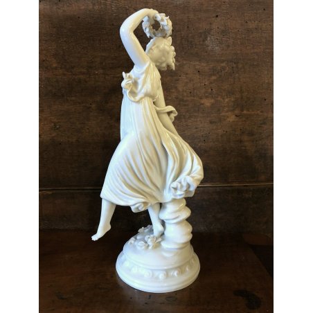 SCULTURA STATUINA CERAMICA BIANCA Capodimonte FANCIULLA DANZANTE CORONA ALLORO