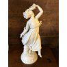 SCULTURA STATUINA CERAMICA BIANCA Capodimonte FANCIULLA DANZANTE CORONA ALLORO
