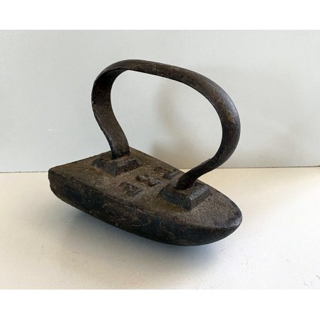 RARO ANTICO FERRO DA STIRO punta rotonda sagoma barca T5F CAPPELLO antique iron