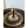 ANTICO CANDELABRO TORCERE ALTARE  LAMIERA RAME ARGENTATO DECORO SBALZO 53,5 cm/h