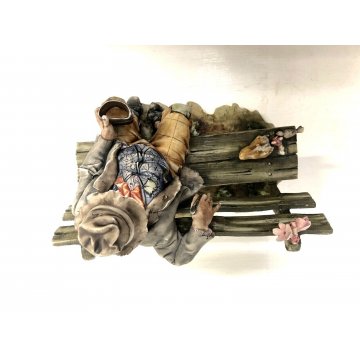 GRANDE SCULTURA CERAMICA BISCUIT Capodimonte FIGURA Vagabondo CLOCHARD PANCA 900