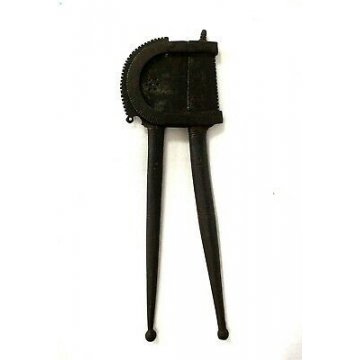  ANTICO UTENSILE FERRO BATTUTO BETEL NUT CUTTER INDONESIA Cracking Lombok nut
