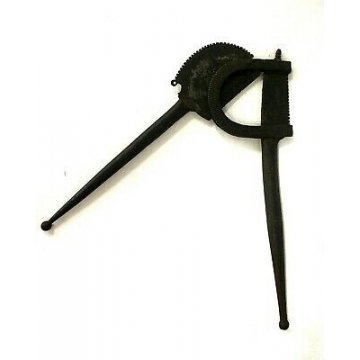  ANTICO UTENSILE FERRO BATTUTO BETEL NUT CUTTER INDONESIA Cracking Lombok nut