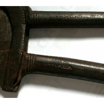  ANTICO UTENSILE FERRO BATTUTO BETEL NUT CUTTER INDONESIA Cracking Lombok nut