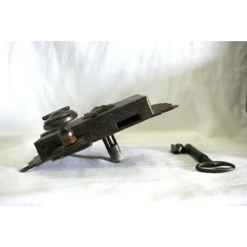 GRANDE RARA ANTICA SERRATURA ferro battuto con CHIAVE 1600 DOOR LOCK IRON KEY   