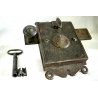 GRANDE RARA ANTICA SERRATURA ferro battuto con CHIAVE 1600 DOOR LOCK IRON KEY   