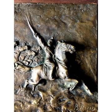 ANTICA PLACCA SCULTURA BASSORILIEVO BRONZO B. Rizzi SCENA BATTAGLIA CAVALLO '800