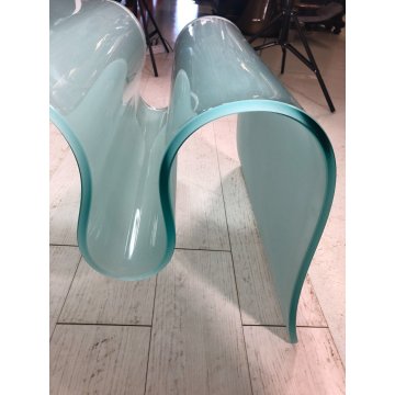 TAVOLINO BASSO CAFFE' VETRO TEMPRATO CURVATO "WAVE"  PORTARIVISTE 60x100x40 ca.
