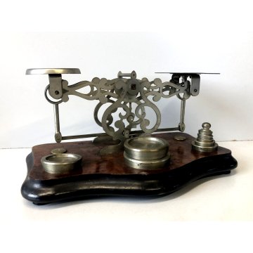 ANTICA RARA BILANCIA POSTALE VITTORIANA 2 PIATTI 9 PESI TECA VETRO BASE LEGNO