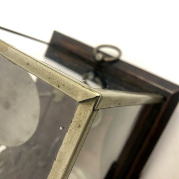 ANTICA RARA BILANCIA POSTALE VITTORIANA 2 PIATTI 9 PESI TECA VETRO BASE LEGNO