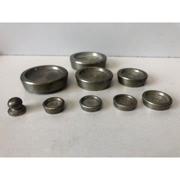 ANTICA RARA BILANCIA POSTALE VITTORIANA 2 PIATTI 9 PESI TECA VETRO BASE LEGNO