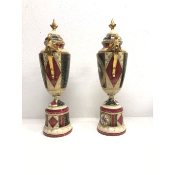 ANTICA COPPIA VASO PORCELLANA COPERCHIO MANICI CHIMERA ORO MEDAGLIONI ISTORIATI