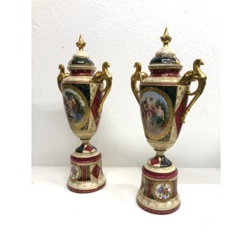 ANTICA COPPIA VASO PORCELLANA COPERCHIO MANICI CHIMERA ORO MEDAGLIONI ISTORIATI