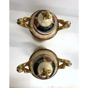 ANTICA COPPIA VASO PORCELLANA COPERCHIO MANICI CHIMERA ORO MEDAGLIONI ISTORIATI