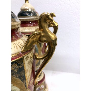 ANTICA COPPIA VASO PORCELLANA COPERCHIO MANICI CHIMERA ORO MEDAGLIONI ISTORIATI