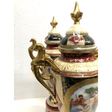ANTICA COPPIA VASO PORCELLANA COPERCHIO MANICI CHIMERA ORO MEDAGLIONI ISTORIATI