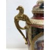 ANTICA COPPIA VASO PORCELLANA COPERCHIO MANICI CHIMERA ORO MEDAGLIONI ISTORIATI