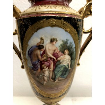 ANTICA COPPIA VASO PORCELLANA COPERCHIO MANICI CHIMERA ORO MEDAGLIONI ISTORIATI