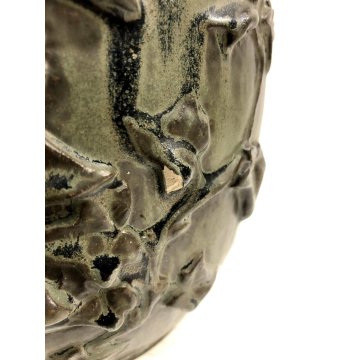 ANTICO VASO CERAMICA SMALTATA FIRMATO DECORO BASSORILIEVO EDERA ART DECO '900