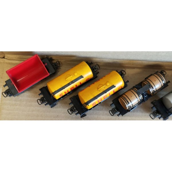 Lot De 4 Wagons Märklin Miniclub - Échelle Z - Marchandises Et Passagers - Occasion