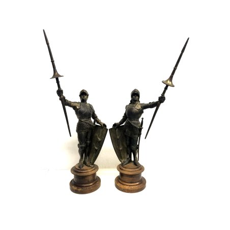 COPPIA ANTICO BRONZO GUERRIERO CAVALIERE MEDIOEVALE ARMATURA SCUDO SPADA LANCIA