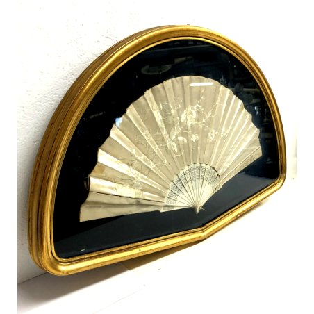 ANTICO VENTAGLIO SETA ECRU' RICAMO TON SUR TON CORNICE VENTAGLIERA TECA ORO '900